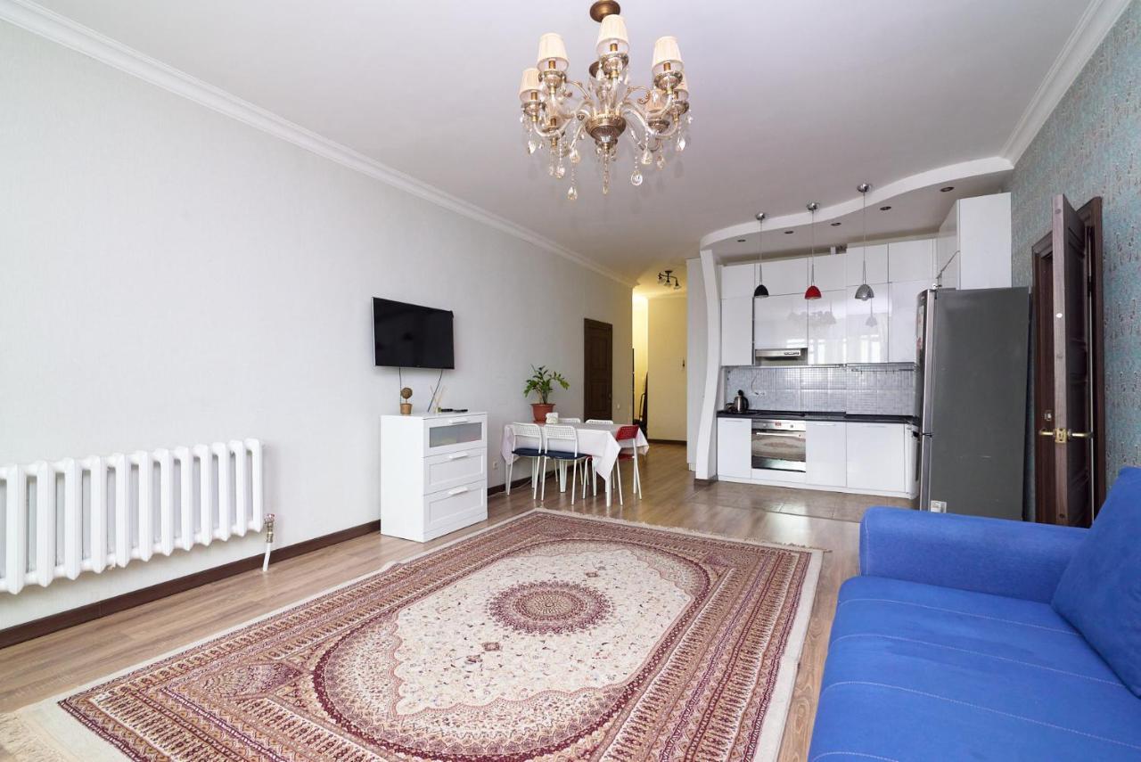 Квартира В Самом Центре Столицы Казахстана Apartman Asztana Kültér fotó