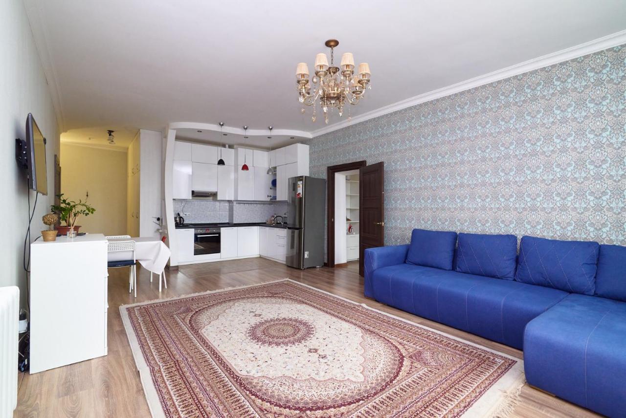 Квартира В Самом Центре Столицы Казахстана Apartman Asztana Kültér fotó