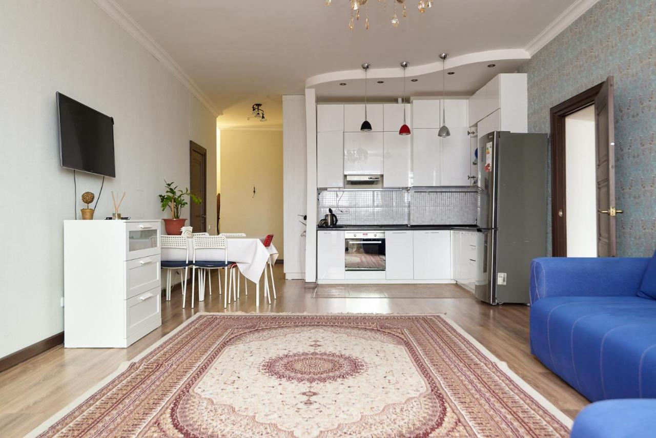 Квартира В Самом Центре Столицы Казахстана Apartman Asztana Kültér fotó
